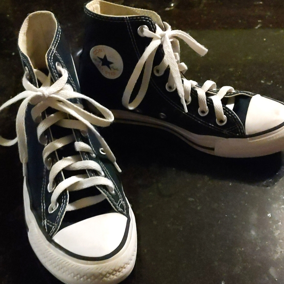 Converse Unisex Black Chuck Taylor High Top size: Men's 4, Women's 6